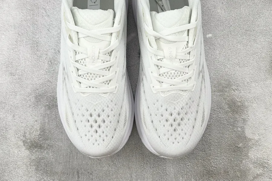 ONE ONE ifton 9 White Sneaker