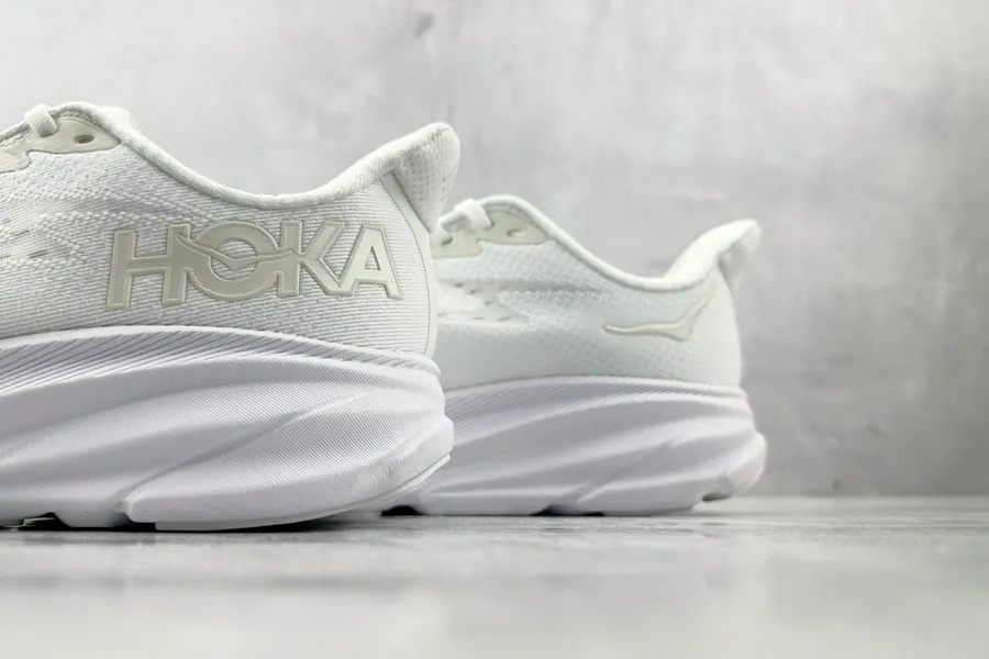 ONE ONE ifton 9 White Sneaker