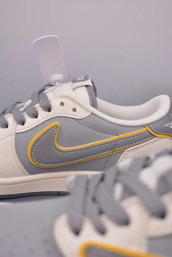 Fraent x Travis Scott x Xiaomi Su7 1 Low Triple Collaboration
