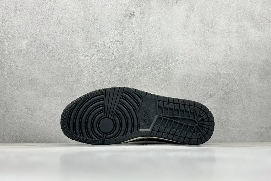 Fraent x Travis Scott x Air 1 Low 三方联名倒钩鞋