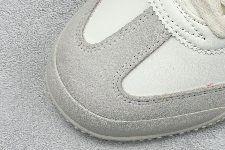 Puma Bella UT Leather Low Top Sneaker