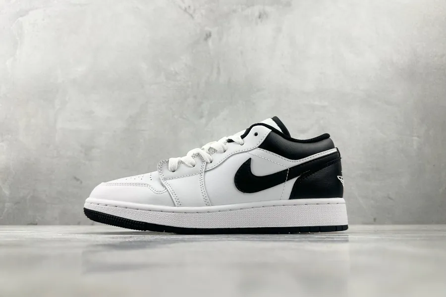 Jordan Air Jordan 1 Low in White Black