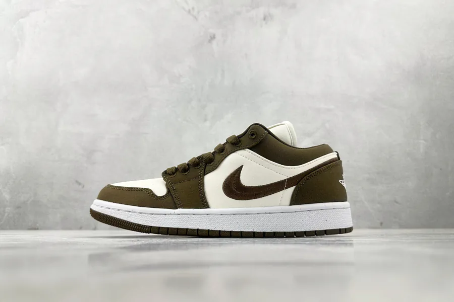 Jordan Air Jordan 1 Low in Light Olive