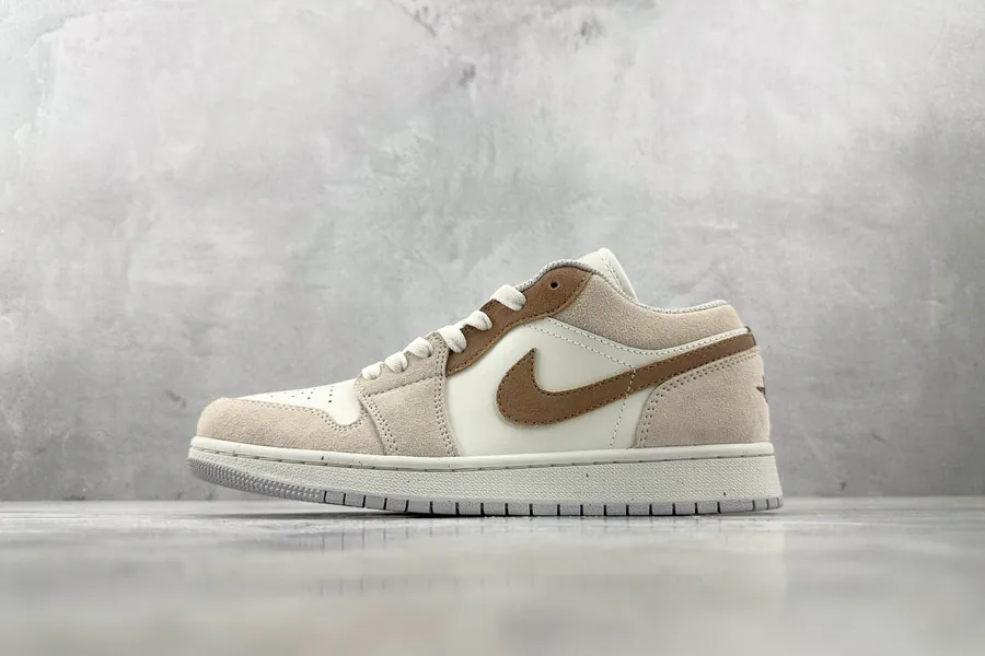 Jordan Air Jordan 1 Low in Ivory White