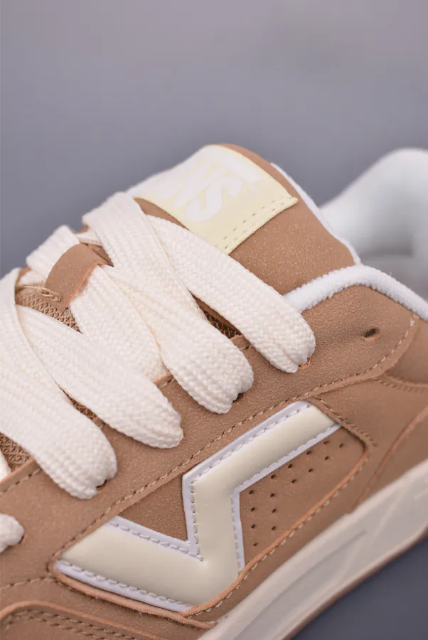 VAN Upland Brown Vintage Style Sneaker
