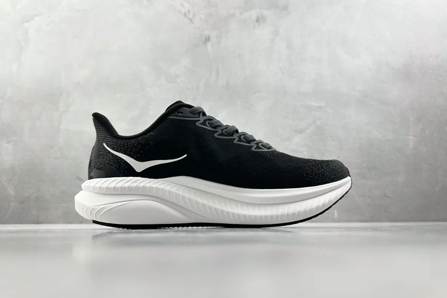 ONE ONE H 6 Black and White