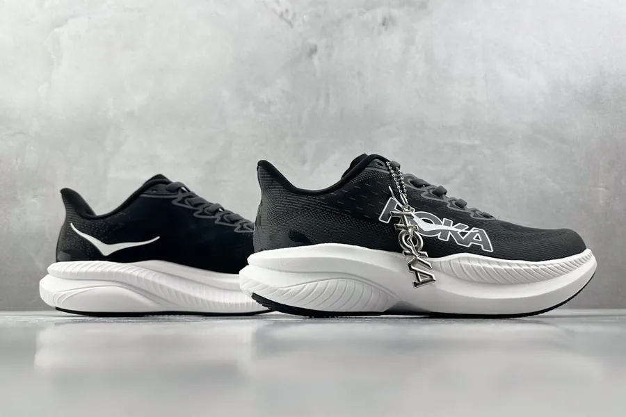 ONE ONE H 6 Black and White