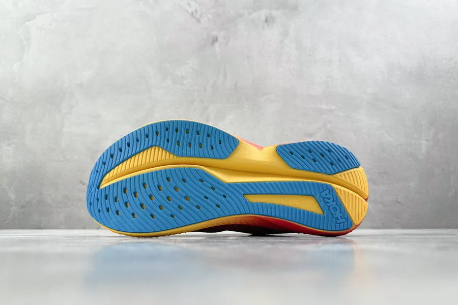 HOKA ONE ONE Tor Ultra Yellow