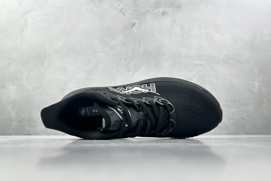 ONE ONE H 6 Black
