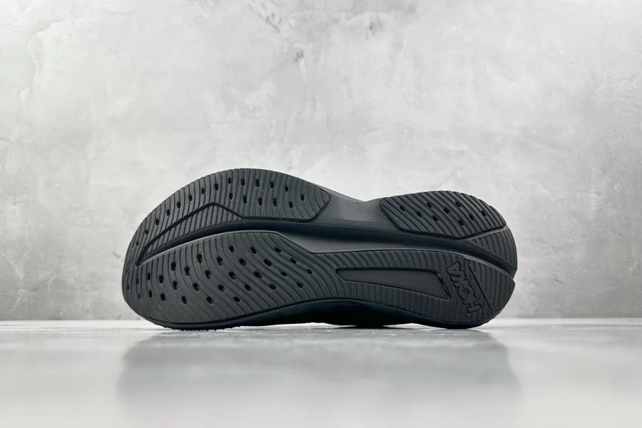 ONE ONE H 6 Black