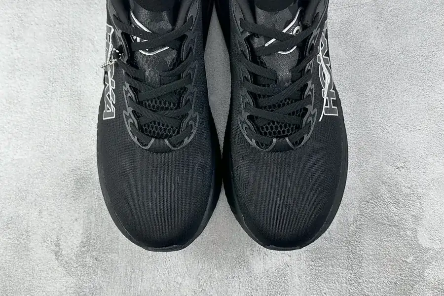 ONE ONE H 6 Black