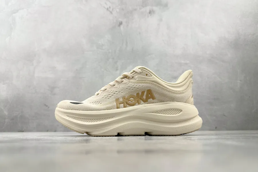 HOKA ONE ONE Bondi 9 in Beige