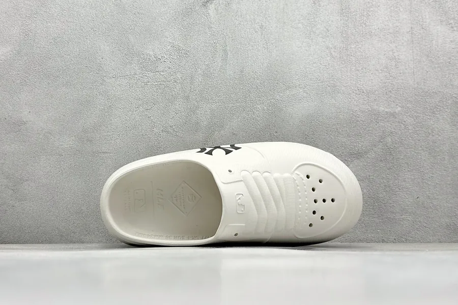 MLB Chunky Bouncer Clog Sandal Comfortable and Versatile