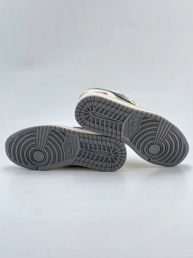 Air Jordan 1 Retro Low x The North Face