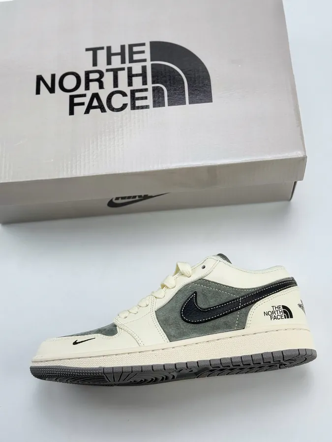 Air Jordan 1 Retro Low x The North Face
