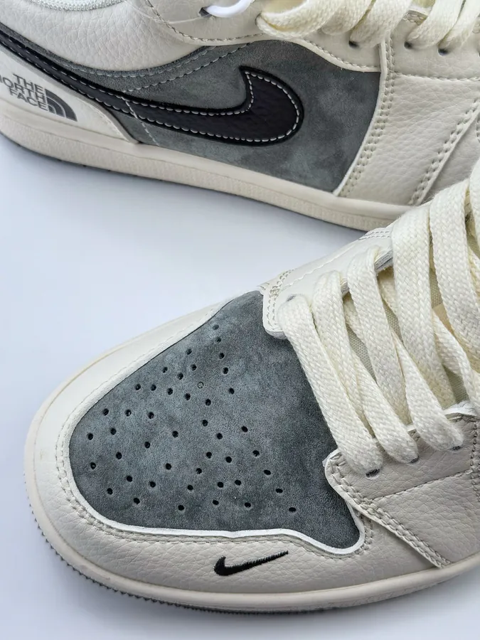 Air Jordan 1 Retro Low x The North Face