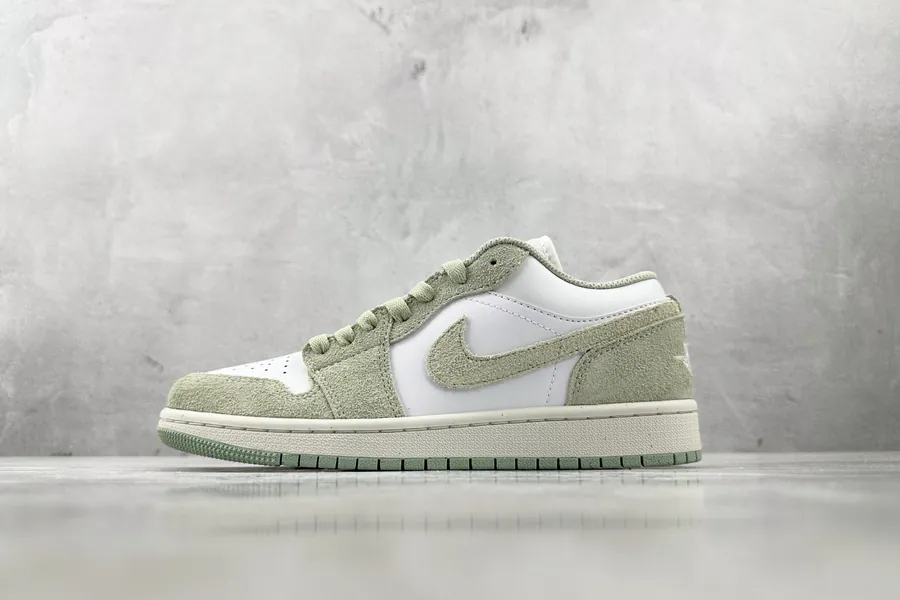 Jordan Air Jordan 1 Low in White and Green