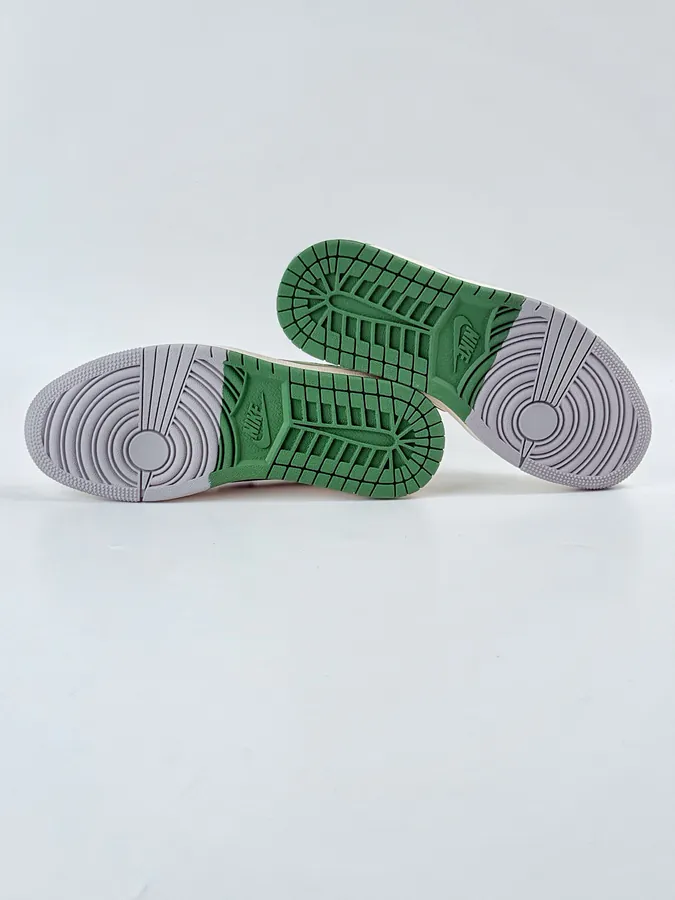 Travis Scott x Air 1 Low Reverse White Green Swoosh Starry Outsole