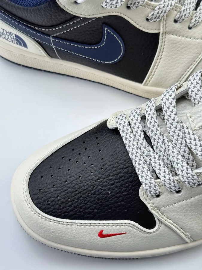 Air Jordan 1 Retro Low x The North Face