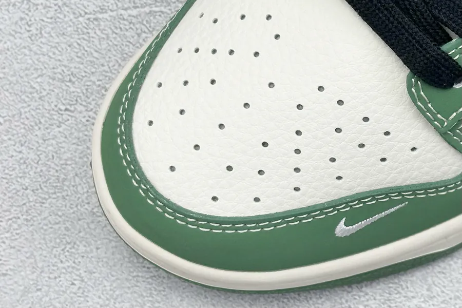 Nike SB Dunk Low x GUCCI Green and White