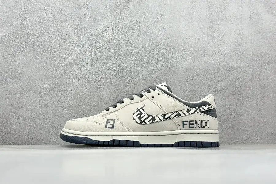 Nk SB Dunk Low x Fendi Collaboration Low Top Sneaker