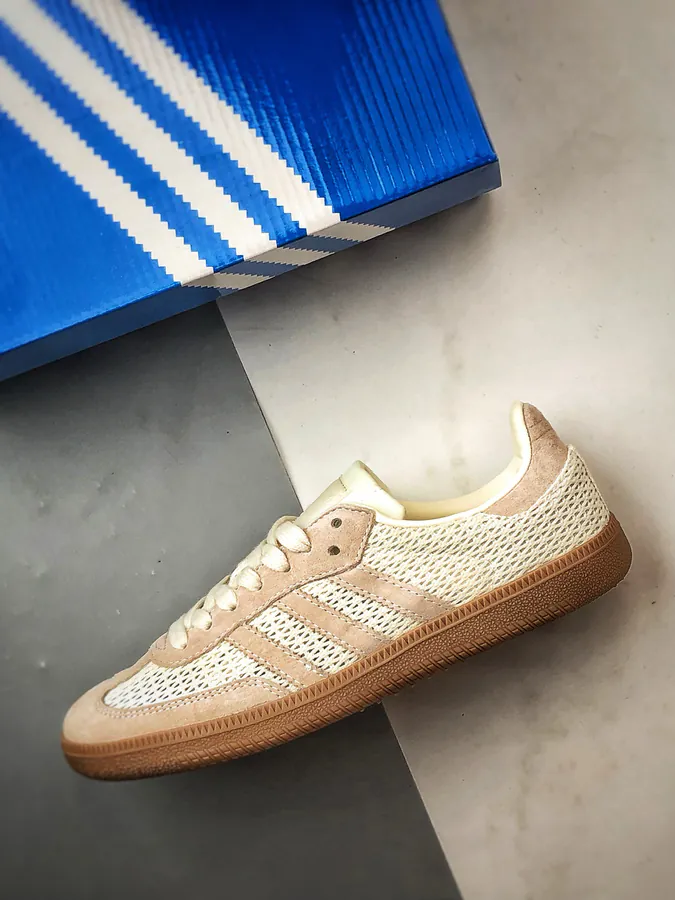 AD Originals Samba OG in Ivory