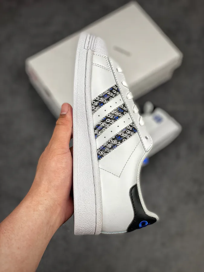 Originals Superstar in WhiteBlackBlue LOGO
