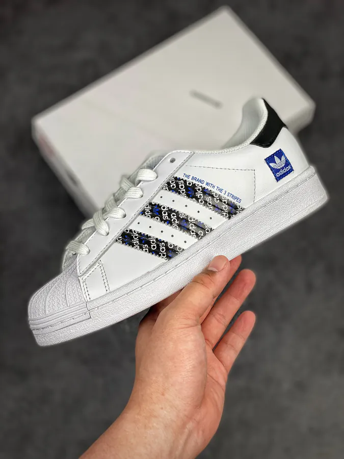 Originals Superstar in WhiteBlackBlue LOGO