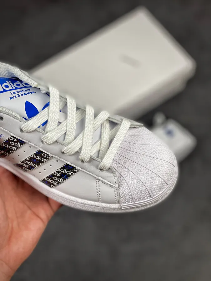 Originals Superstar in WhiteBlackBlue LOGO