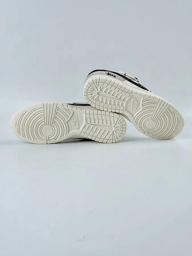 Nike SB Dunk Low x Stussy Grained Calfskin Bucket Bag