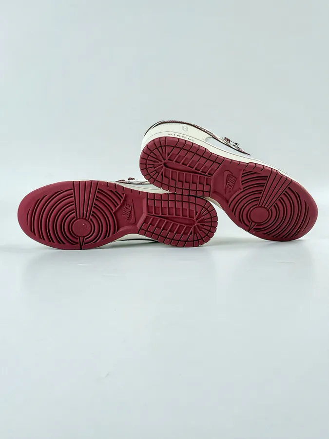 Nike SB Dunk Low OG Version for 300 CX Exclusive