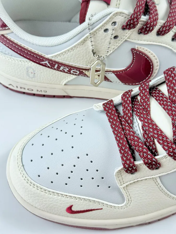 Nike SB Dunk Low OG Version for 300 CX Exclusive