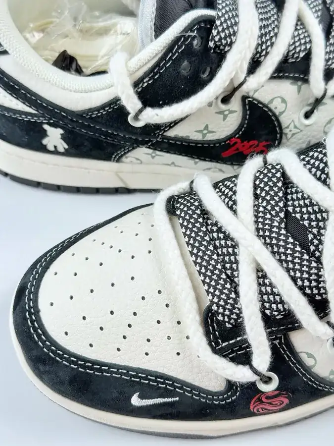 Nike SB Dunk Low x Stussy Black White Starry Hook Strap