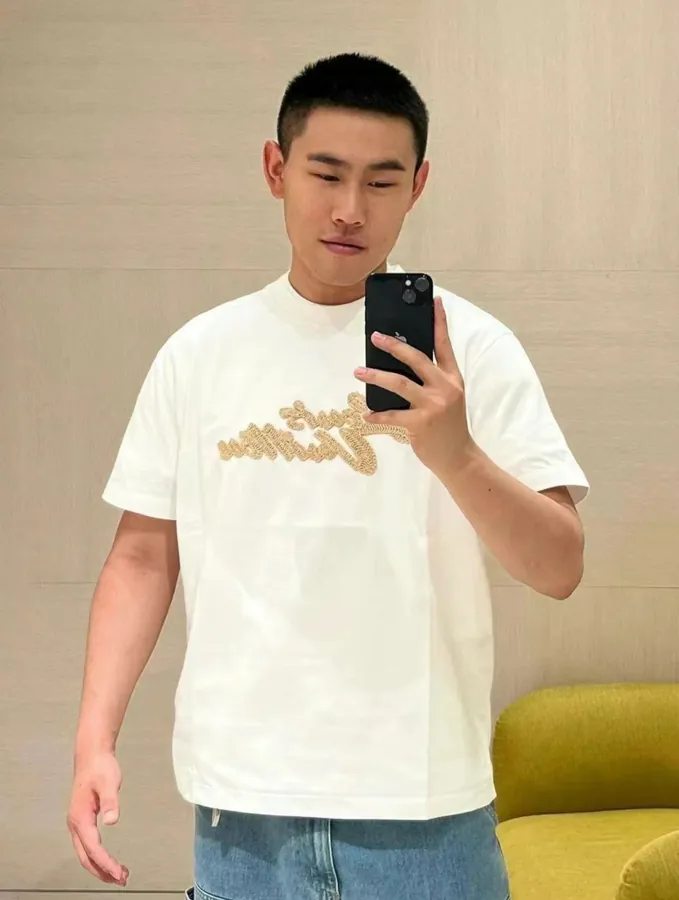 LOUIS VUITTON 25ss Artistic Letter Logo Embroidered T Shirt