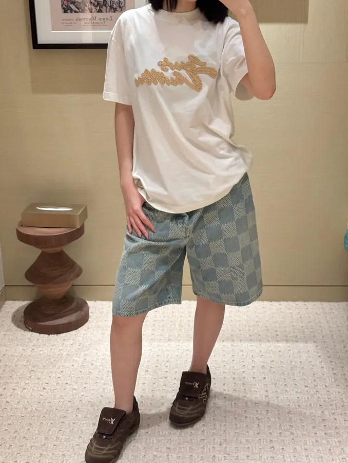 LOUIS VUITTON 25ss Artistic Letter Logo Embroidered T Shirt