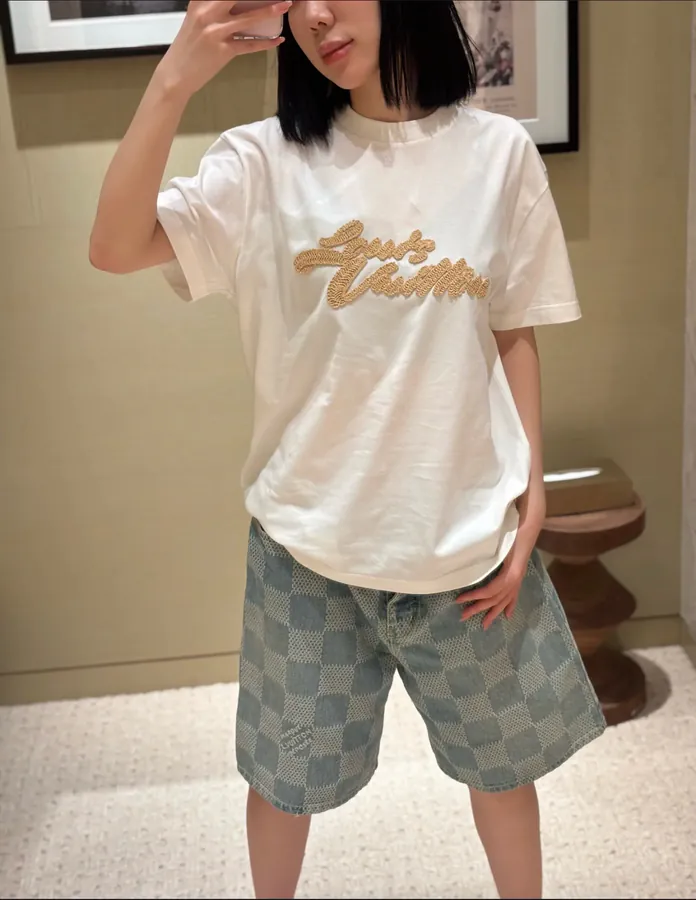 LOUIS VUITTON 25ss Artistic Letter Logo Embroidered T Shirt