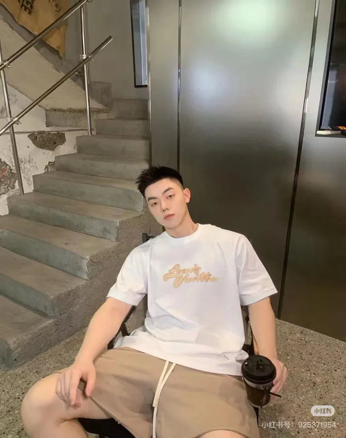 LOUIS VUITTON 25ss Artistic Letter Logo Embroidered T Shirt