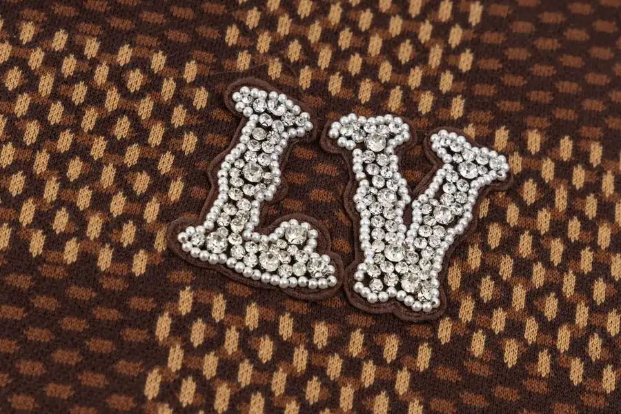 LOUIS VUITTON 菲董联名棋盘格纹水钻毛织短袖