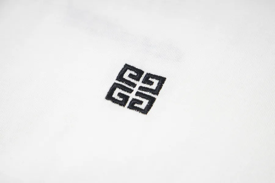 GIVENCHY New Classic Logo T Shirt with Oversize Fit