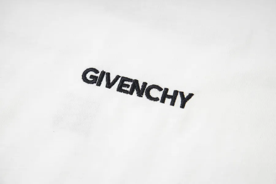 GIVENCHY New Classic Logo T Shirt with Oversize Fit
