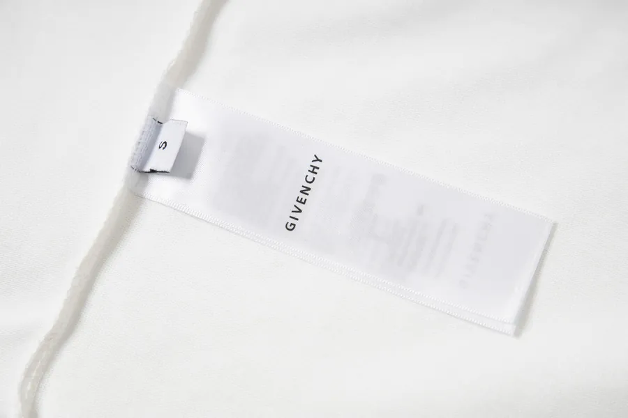 GIVENCHY New Classic Logo T Shirt with Oversize Fit