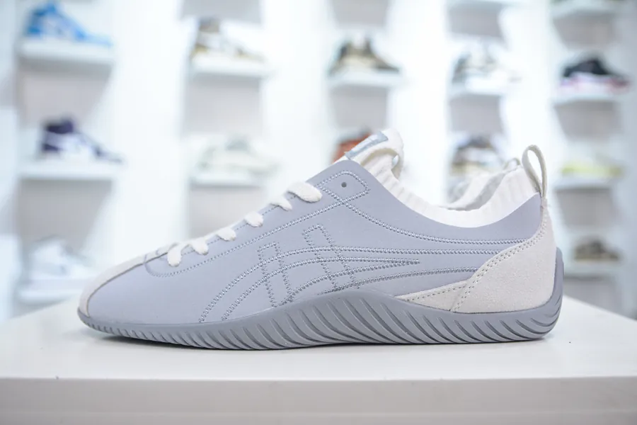 Onitsuka Tiger SCLAW Comfort Sporty Sneaker with Minimalist Retro Style