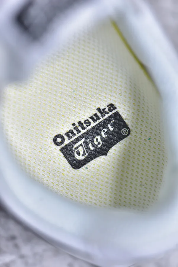 Asics Onitsuka Tiger Ultimate 81 EX Retro Style Leather Sneaker