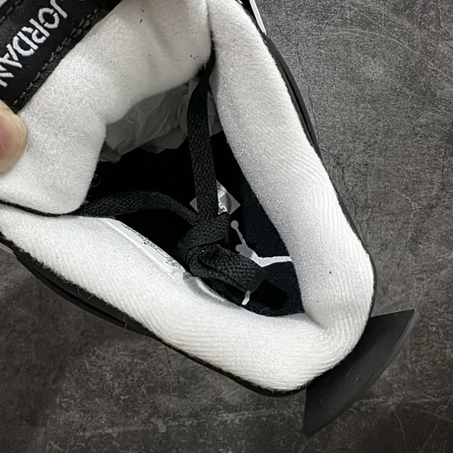 Air Jordan 4 Fear Set 2024 Version