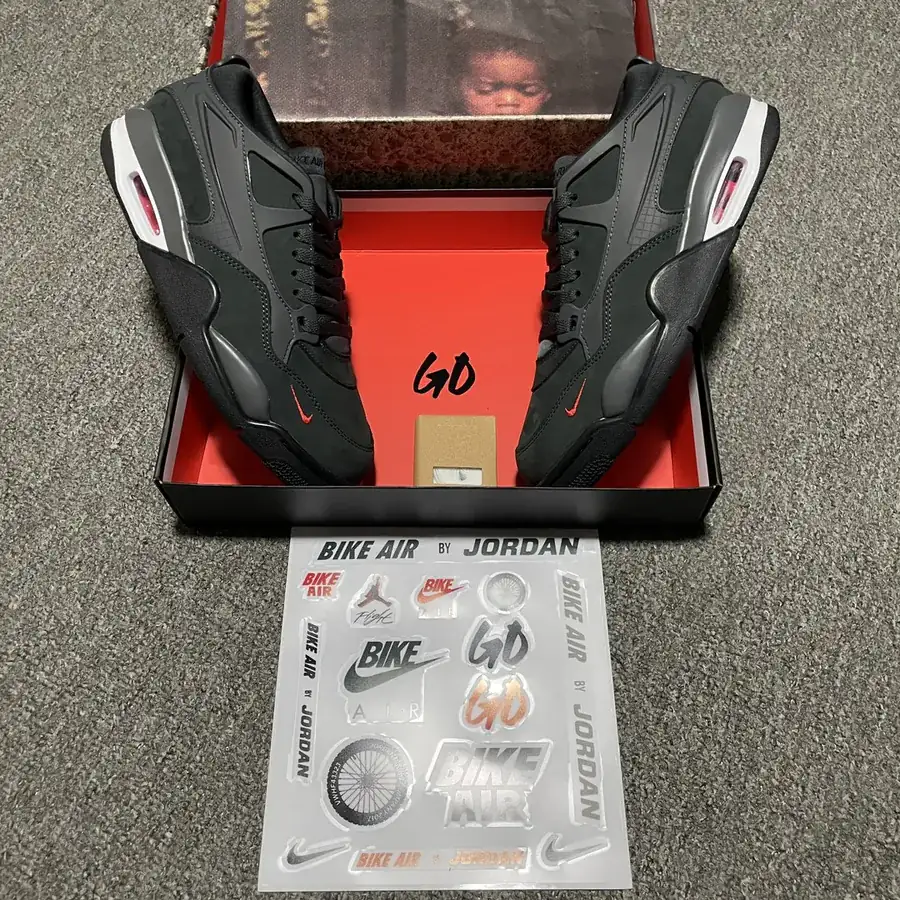 Nigel Syester x Air 4 RM 4乔4 联名款低帮篮球鞋