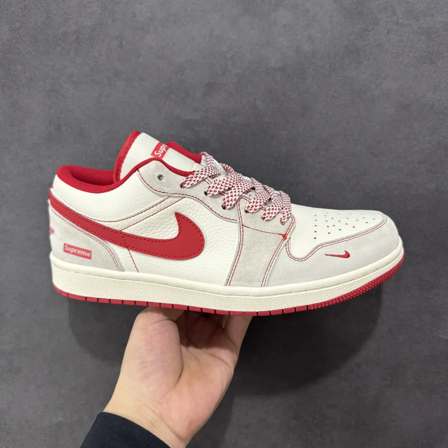 Air Jordan 1 Retro Low x Supreme 米红小钩