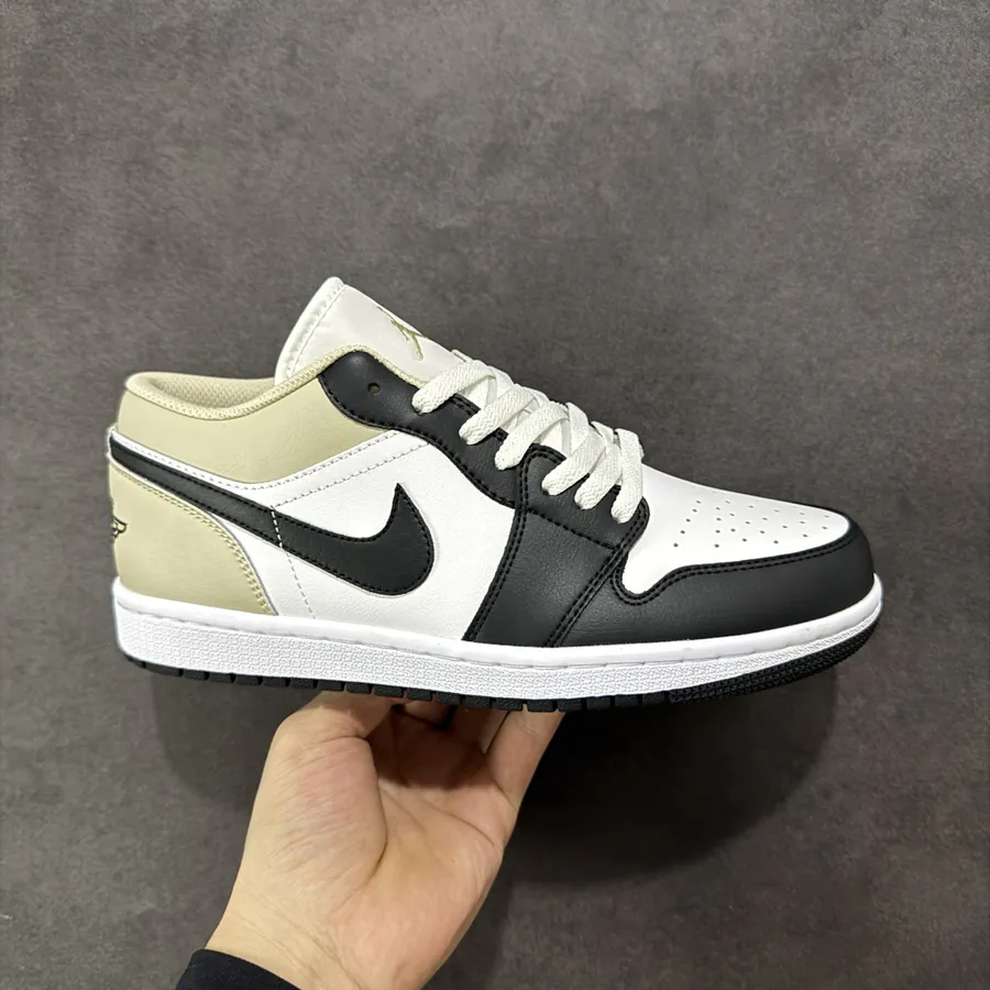 Air Jordan AJ1 Low in Grained Calfskin