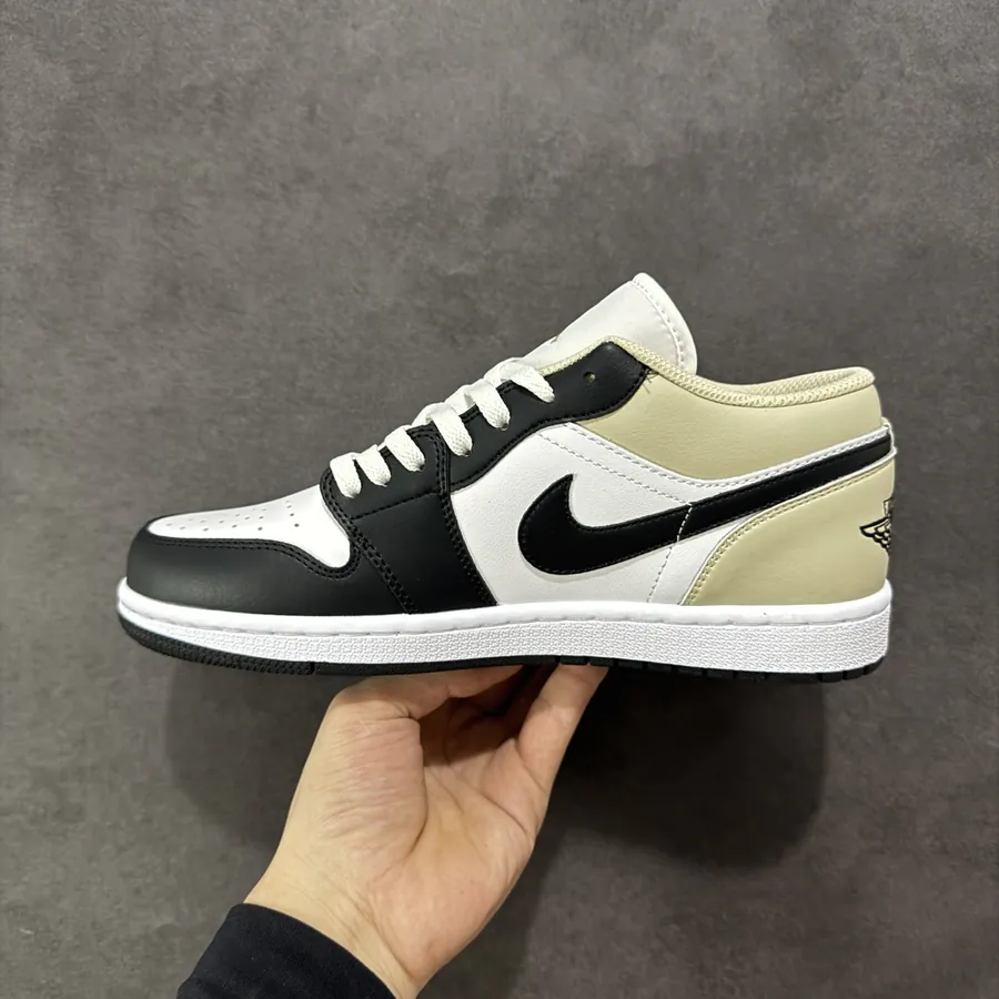 Air Jordan AJ1 Low in Grained Calfskin