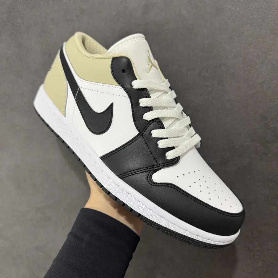 Air Jordan AJ1 Low in Grained Calfskin