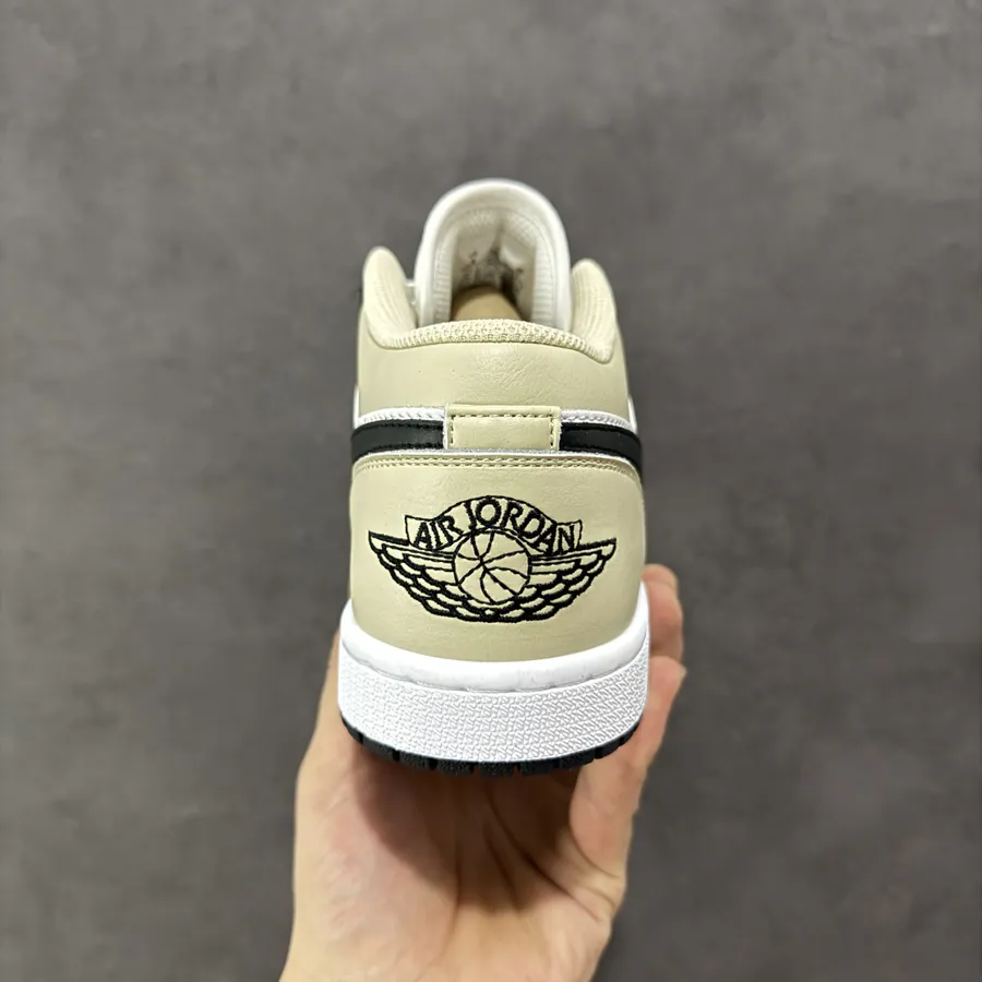 Air Jordan AJ1 Low in Grained Calfskin